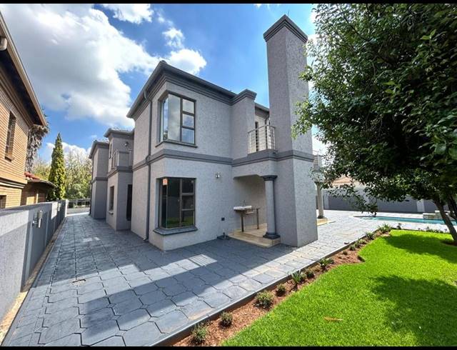 5 BEDROOM HOUSE FOR SALE IN HELDERWYK